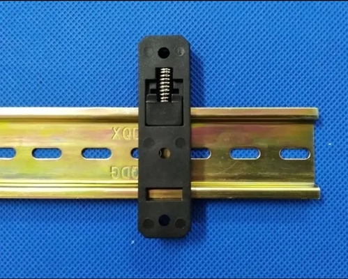 Szerokość 20 mm RB-233 Plastik Nylon Sprężynowy klips do montażu na standardowej szynie DIN Czarny klips na szynę DIN